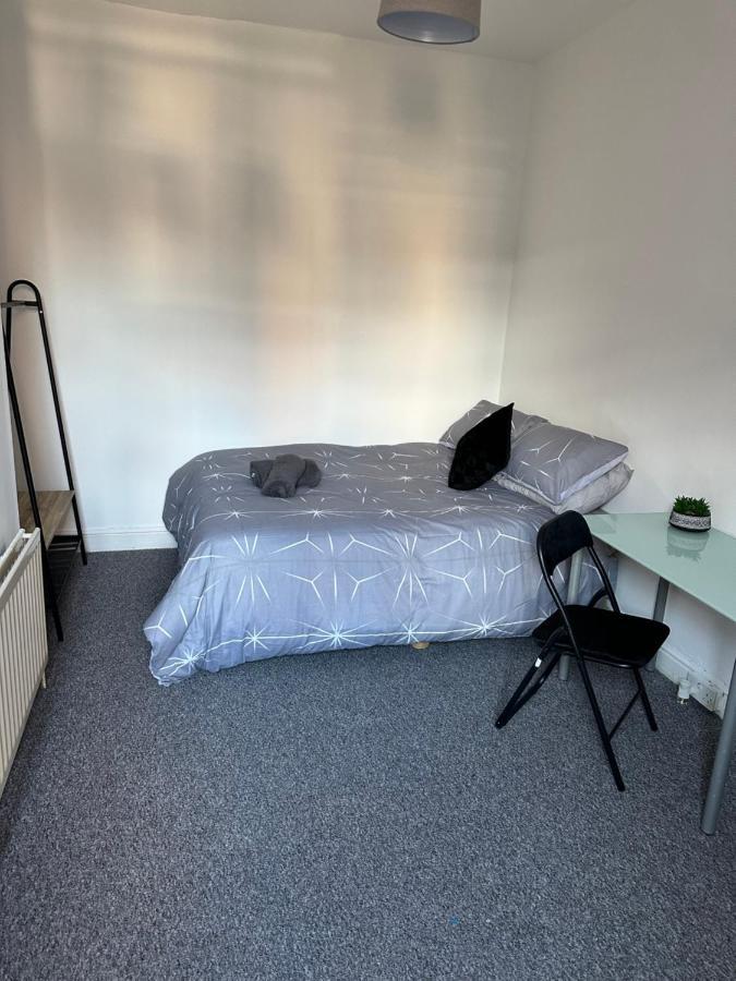 Tiye Estates Short Stay Stoke-on-Trent ภายนอก รูปภาพ