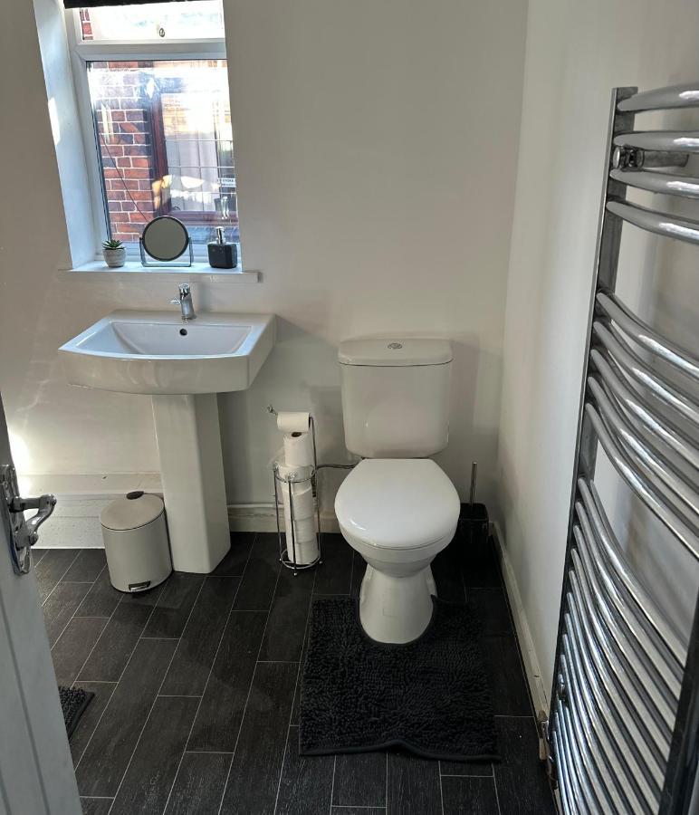Tiye Estates Short Stay Stoke-on-Trent ภายนอก รูปภาพ